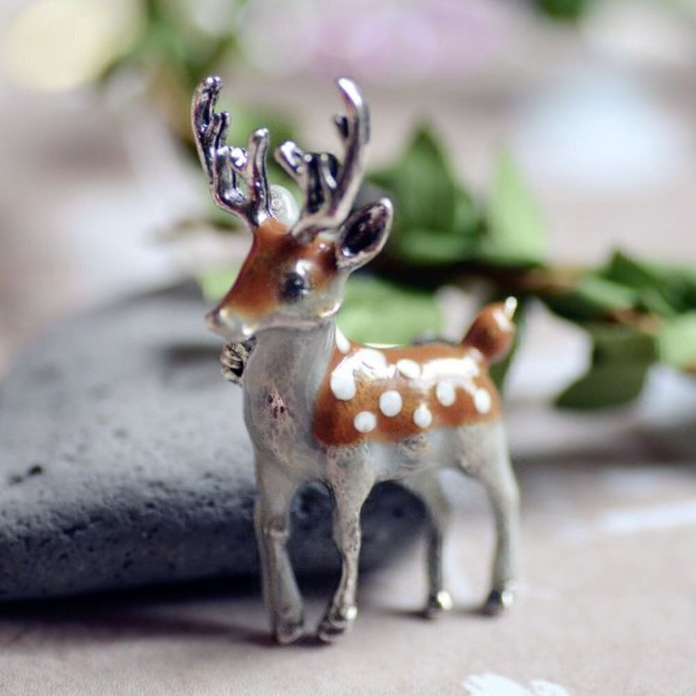Deer pin brooch